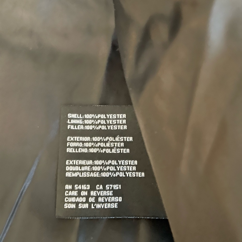 ***SOLD***Guess Channel Quilted Puffer Jacket - Size XL - Picture 16 of 16
